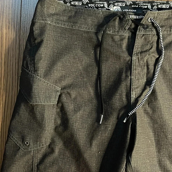 SOLD Men’s Volcom swim shorts size 32 - Picture 3 of 7